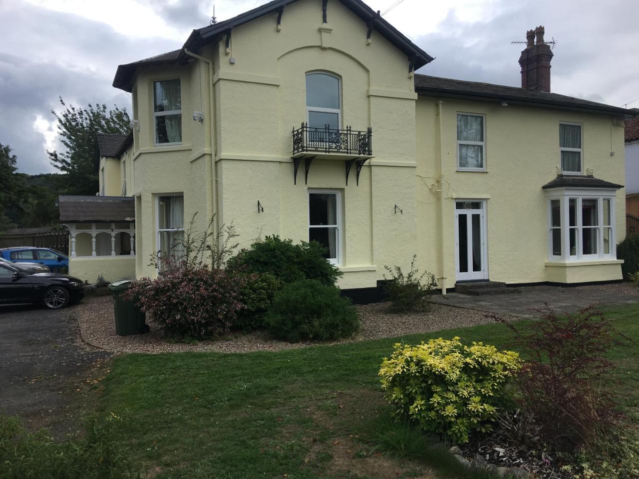 Winston Manor